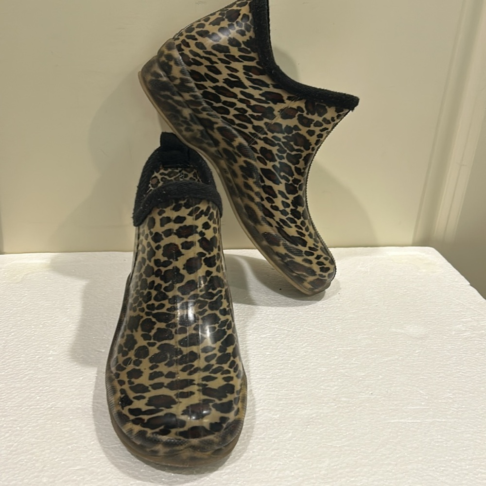 Capelli womens slip on animal print rubber ankle rain boots comfy insoles size 8